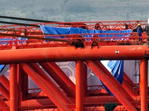 渝湘復(fù)線高速公路雙堡特大橋施工現(xiàn)場